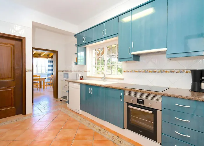 Holiday home 7 Schlafzimmer Villa- Familie- Kinder- Gruppen- Strand- Pool- Garten By Interhome Albufeira